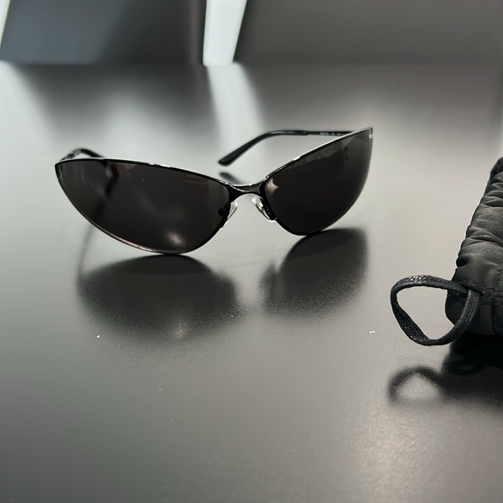 Balenciaga sunglasses - Picture 7 of 8